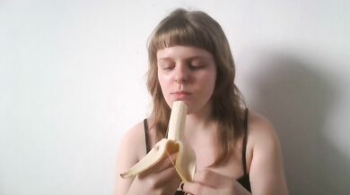 jedzenie banana - eating banana