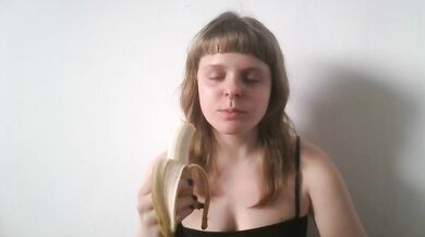 jedzenie banana - eating banana