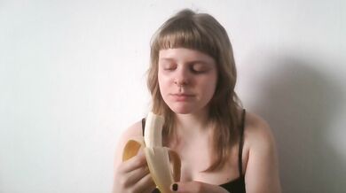 jedzenie banana - eating banana