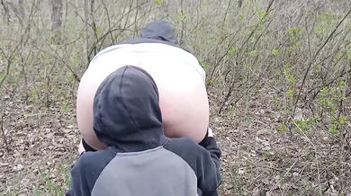 After I pissed in the forest, my girlfriend licked my remaining pee off her pussy - IkaSmokS