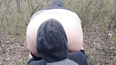 After I pissed in the forest, my girlfriend licked my remaining pee off her pussy - IkaSmokS