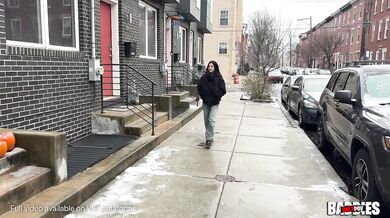 Awlivv bumps into old college friend and they catch up and finally fuck