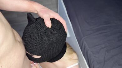 Real amateur couple next to the bed – no scrip