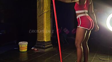 Sexxxy sweeping so I twerk my JUICY ASS for u daddy!!