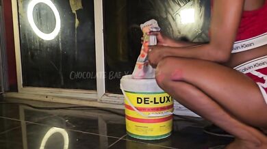 Sexxxy sweeping so I twerk my JUICY ASS for u daddy!!