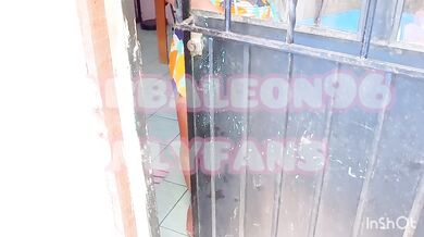 La psicóloga tetona Maria Carbaleon atiende a su primer paciente ninfómano y no resistió a sentarse en su verga