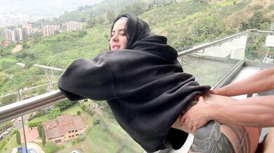 We were going to train and I ended up sticking my cock in her pussy and leaving her mouth full of cum.