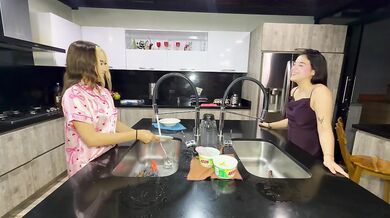 El Momento Más Caliente: Mi Mejor Amigo Follando a Mi Mejor Amiga en la Cocina Mientras Yo Hablaba Sin Saber Nada