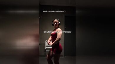 18yo TikTok Star Gets Railed Until She Screams During Livestream – Cum Shot!