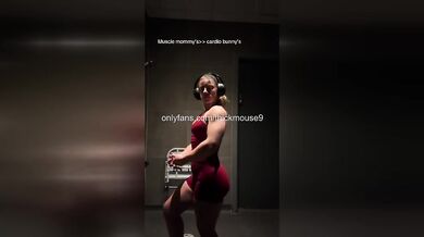 18yo TikTok Star Gets Railed Until She Screams During Livestream – Cum Shot!