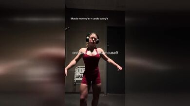 18yo TikTok Star Gets Railed Until She Screams During Livestream – Cum Shot!