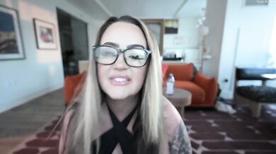 Don't Leave Your WIFE Alone In VEGAS!!! Kendra Kox loves CUM