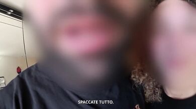 CORNUTO GUARDA COME LO PRENDO TUTTO-Giovane moglie troia scopa BULL davanti marito guardone (dialoghi ita)