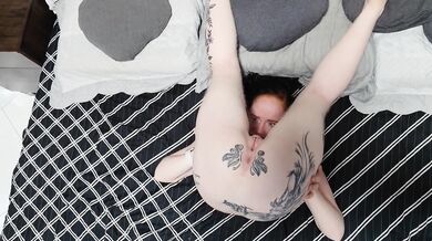 After sex, a hot girl uses an advanced method to get pregnant.