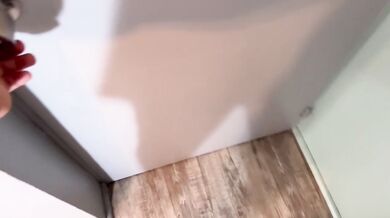 La amiga de novia se puso CACHONDA y quiere un trio (casero en español)