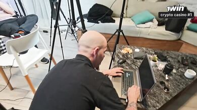 Luchibb & Keila Bassi vs. 2 vergas en el Stream porno de Knock Knock!