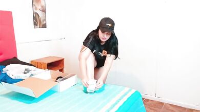 Kelly Opening Pornhub box to reach 25,000 subscribers, full unboxing and reaction.