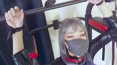 yuca_ボンテージ奴隷がプレイを懇願する