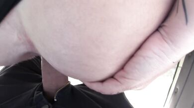 Oggi alla mia vacca brucia il buco del culo