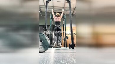 College Girl Squirts All Over Her Boyfriend's Face – Massive Load & Screaming, So Messy!