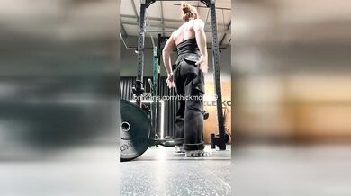 College Girl Squirts All Over Her Boyfriend's Face – Massive Load & Screaming, So Messy!