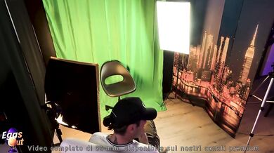 Photo SHOOTING ends in very wet fuck