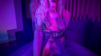 Fucking the squirting stranger in the club