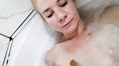 Bath fun wet pussy