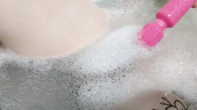 Bath fun wet pussy