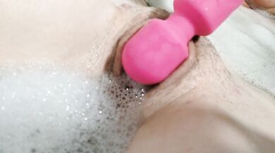 Bath fun wet pussy