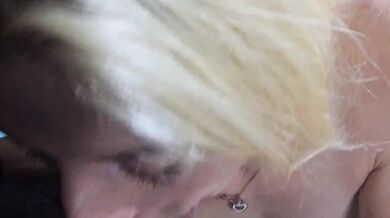 Cuckold got a nice BJ from an pretty woman