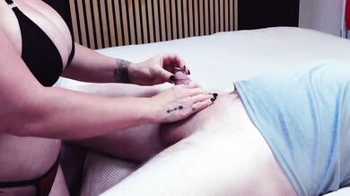Luna lovesgood breaks all barriers with blistering hand passion
