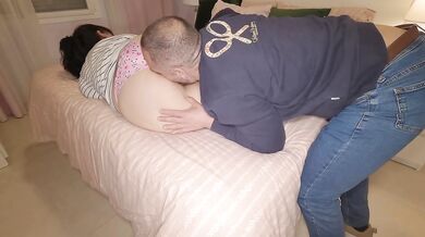 Follando Con mi Esposa Gordita hasta correrme dentro y limpiando su Coño de semen