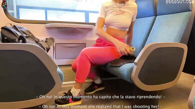 Sesso pubblico sul treno - Milf esibizionista vuole il cazzo