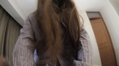 mi vecina culona adora el sexo ella encima me pide que no me detnga mientras rebota en mi pinga