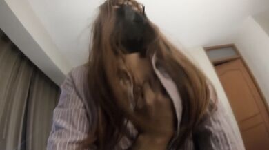 mi vecina culona adora el sexo ella encima me pide que no me detnga mientras rebota en mi pinga