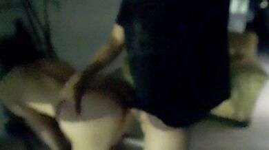 Video CASERO con mi NOVIA mientras no hay nadie en su casa!! Un RAPIDIN antes de que lleguen y nos descubran!! Que buen CULOTE TIENE!!