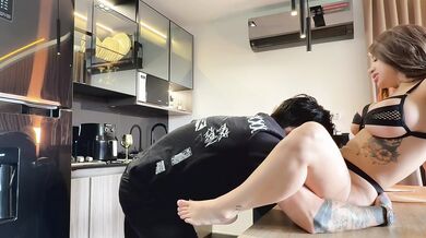Muscular Man Fucks Hard As She Screams For More Ass