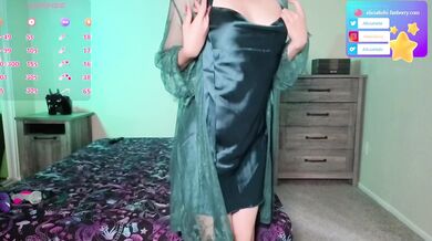 Petite Asian Goddess Stretches her Pussy to Celebrate Morning Time