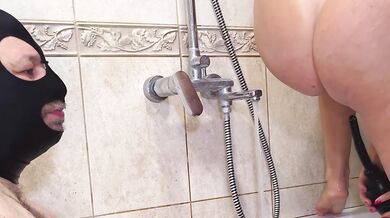 My wife cleans her butt before anal sex. Enema. Ep 30611