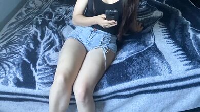 Mi hermanastra se Pone Caliente antes de ir con su novio y me pide que la folle
