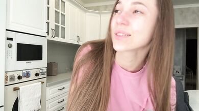 I show my new card and at the end I play with my pussy