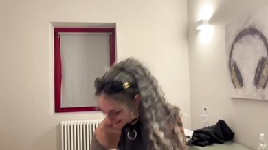 Scopo con l’assistente sociale che mi fa fare un’enorme sborrata (FULL VIDEO)