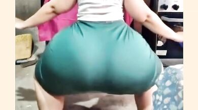 Woman with huge ass shaking 1