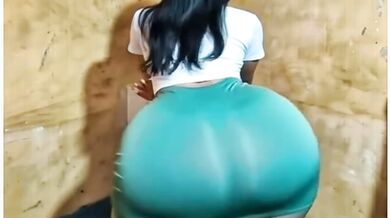 Woman with huge ass shaking 2