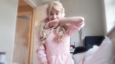 Cute girl gives blowjob and has loud orgasm with sex toy before getting fucked raw