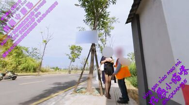 我老婆在大街上勾引环卫工，撅起屁股给他玩