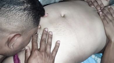 Chica Virgen entra a mi habitación y termina perdiendo la virginidad en sexo hindi.