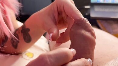 CLOSEUP Foreskin playing + Blow Job