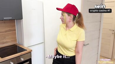 "JUST DON'T COMPLAIN TO MY SUPERVISOR!" The pizza delivery girl offered an unusual way to make up for the botched order